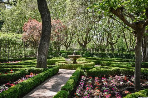 12 Beautiful Home Gardens That Totally Outshine Our Window Box Planters ...