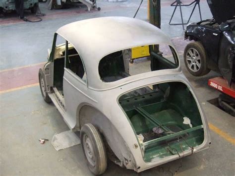 Pratt's Auto Bodyshop - Morris Minor Restoration