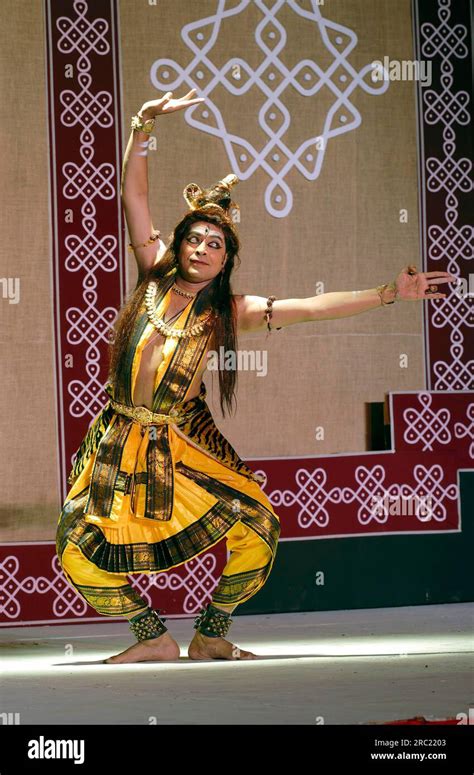 Shiva tandava dance in Bharatanatyam, classical dance of Tamil Nadu ...