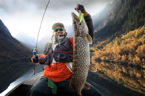 Pike Fishing: Why Use Lures? PIke Fishing Tips | BadAngling