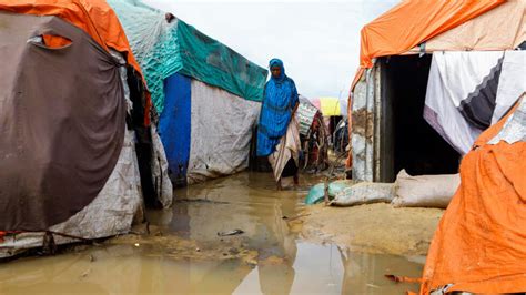 Somalia flash floods kill dozens, leave hundreds of thousands homeless