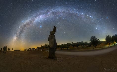 Milky Way's seasonal transition captured in gorgeous night sky photo ...