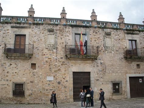 File:Cáceres - Palacio de las Veletas (Museo de Cáceres) 1.jpg ...