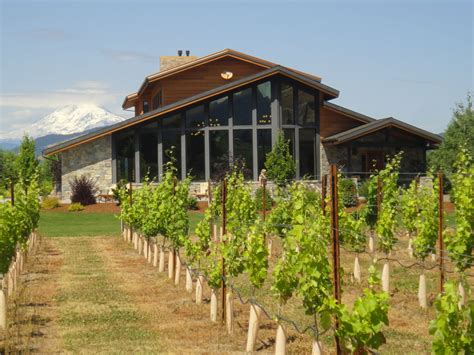 5 BEST Hood River Wineries