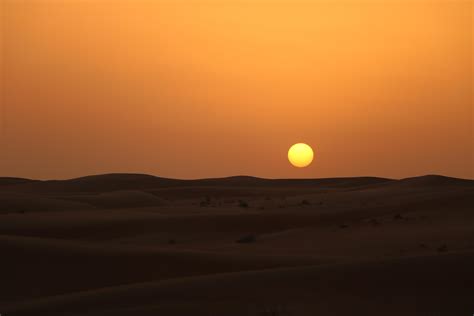 Dubai, UAE Desert Sunset [OC] [6000x4000] : r/EarthPorn