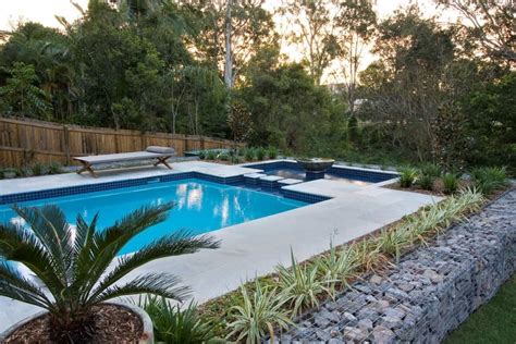 Landscape Your Pool To Perfection With These Pool Plant Ideas