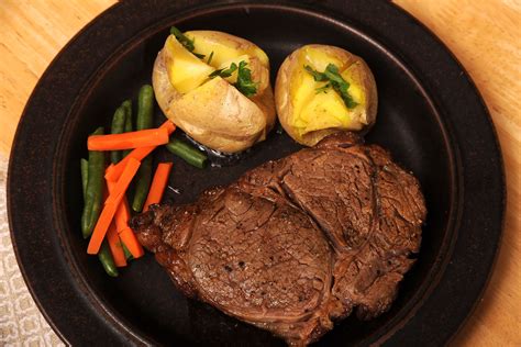 2 Ways to Cook Rib Eye Steak in the Oven So It's Tender, According to a ...