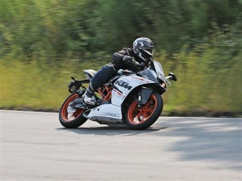 KTM RC 390 vs Kawasaki Ninja 300 Picture Gallery