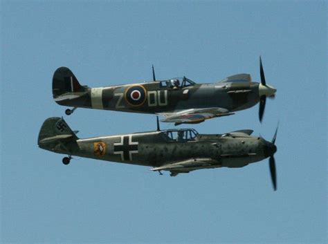 Bf-109 E-3 & Supermarine Spitfire | Wwii fighter planes, Messerschmitt ...