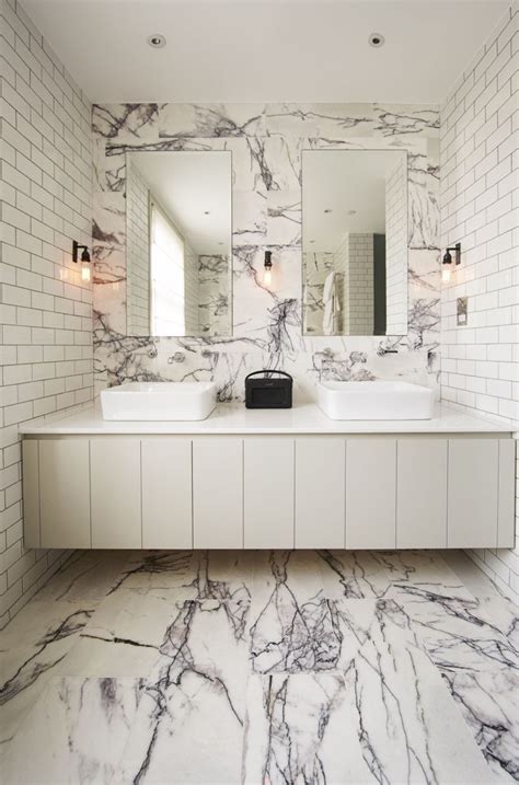 16 Perfect Marble Bathrooms with Black Fixtures