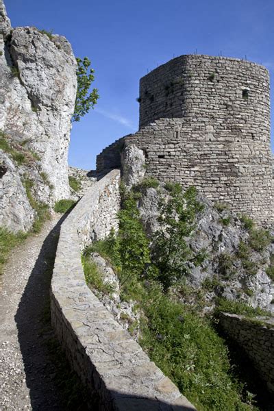 Evening light on the castle of Srebrenik | Srebrenik Castle | Srebrenik ...