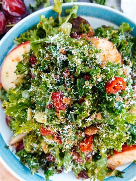 TUSCAN KALE SALAD - thecommunalfeast.com