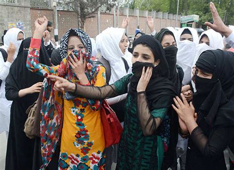 Photo story: Students' protest turns violent in Srinagar Photogallery ...