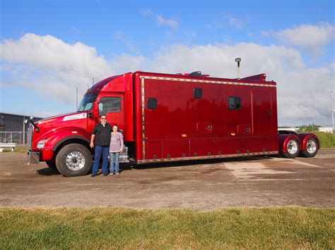 Semi Trucks: Semi Trucks With Sleepers For Sale