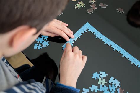 How to Solve a Jigsaw Puzzle Fast | Reader's Digest Canada