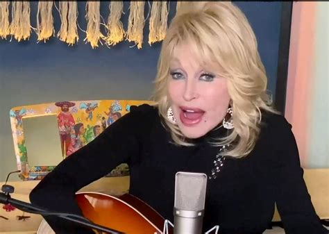 Dolly Parton Reveals What Her Real Hair Looks Like Without a Wig