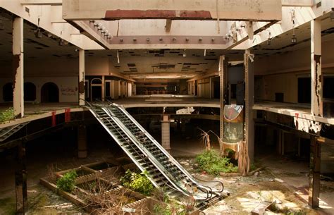 The sad stories of America’s abandoned shopping malls | lovemoney.com