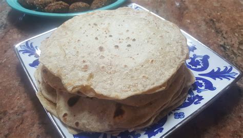 Iraqi Khoubz (Traditional Iraqi Bread)