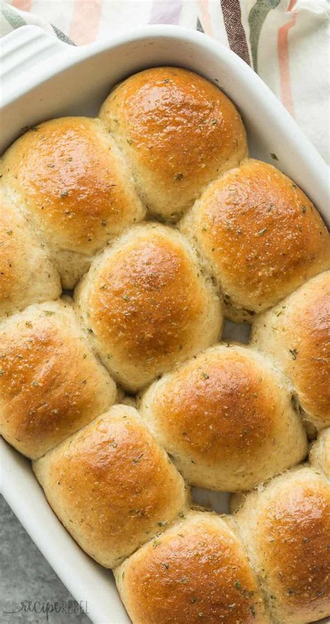 Homemade Garlic Herb Dinner Rolls Recipe + VIDEO