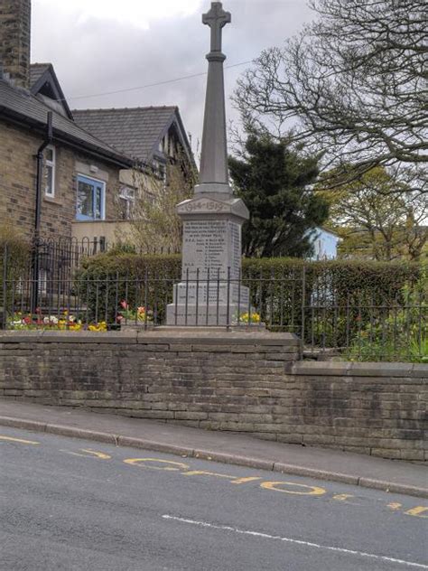 War Memorial Hapton - Hapton - TracesOfWar.com