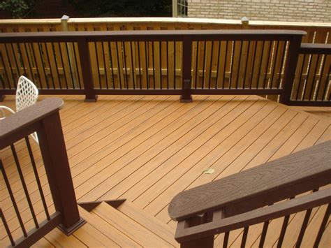 MD- Trex Woodland brown railing with black balusters on Teak PVC ...