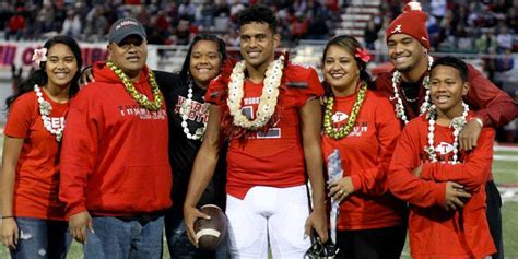 Tua Tagovailoa's Family Loves Miami, Mother Was Hoping 'Heavily' That ...