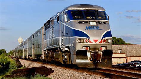 Metra Amtrak F59PHI Chicago Commuter Locomotives - YouTube