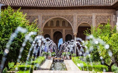 Alhambra Palace Tour: Skip-the-Line Ticket, Generalife, Alcazaba, Guide