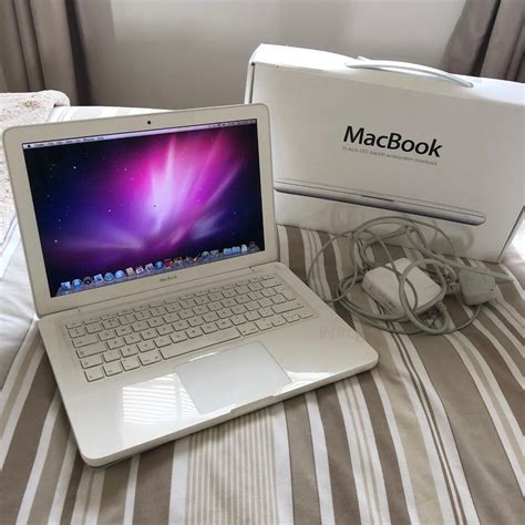 Apple MacBook White 2009 13.3” Screen Laptop (Runs perfectly!) | in ...