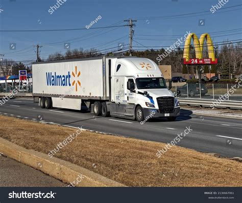 Walmart Stock Merchandise Delivery Truck Travels Stock Photo 2136667061 ...