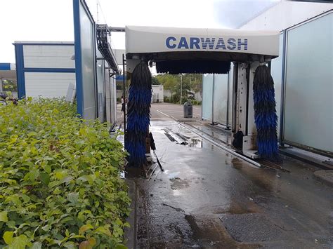 Tesco car wash, Rainham | Christ Centus with black and blue … | Flickr