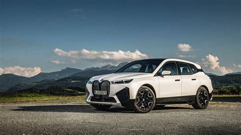 BMW iX review: an outstanding tech-filled ride | WIRED UK