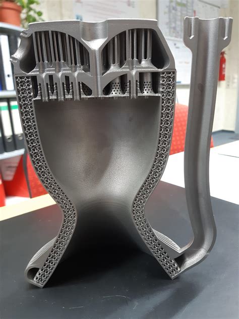 This crossection of a 3D printed rocket engine : r/Damnthatsinteresting