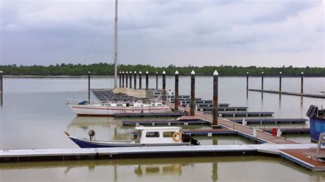 The deserted marina at Pulau Indah, Port Klang – Photo by Bill O’Leary ...