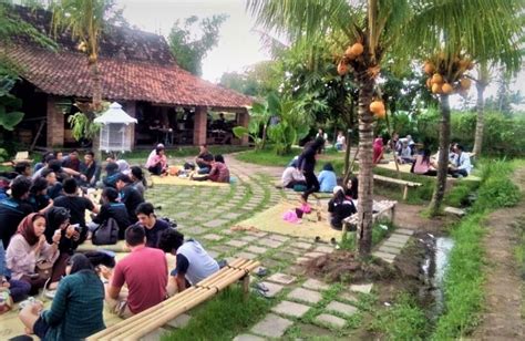 Asyiknya Nongkrong di Warung Kopi Klotok Sleman - Turisian.com