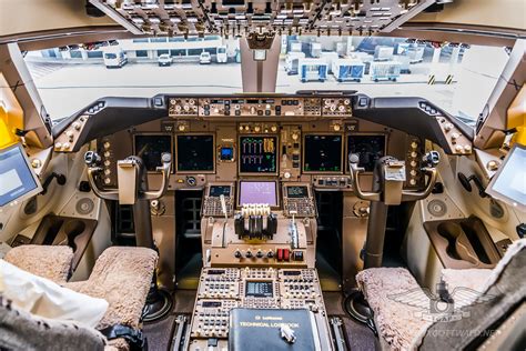 Boeing 747 Inside Cockpit