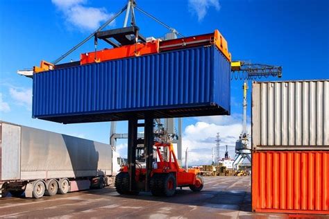 Loading 10-foot Shipping Containers | When Are They Used? | MoveHub