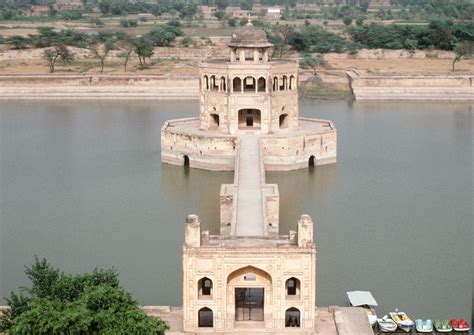 Hiran Minar - Jahangir's beloved Pet Antelope