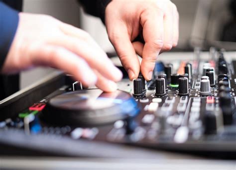 Best DJ Mixer for Beginners: How to Get a Nearly Perfect Start - MSpot ...