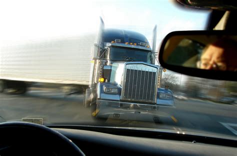 What Causes Truck Blind Spot Accidents? - 2024 Guide