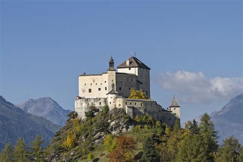 10 Most Beautiful Castles in Switzerland (with Map) - Touropia