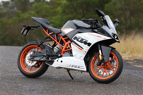 Review: 2015 KTM RC 390 - CycleOnline.com.au