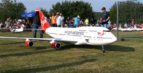 Watch the World's Largest Boeing 747 RC Flying Model