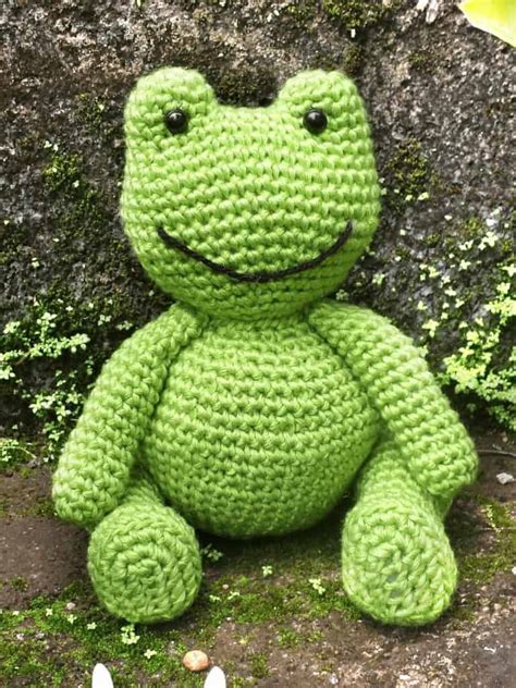 Felicity the Frog Crochet Pattern (Free!)