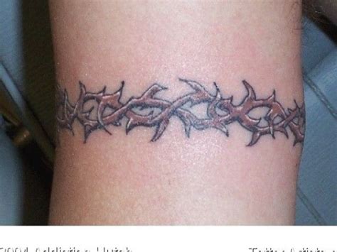 38 Best Thorn Armband Tattoo Designs