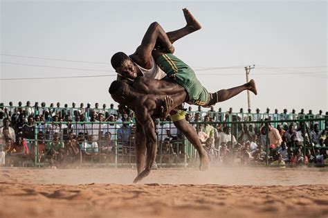 #AFPrepost @afpsport 📷 Yasuyoshi Chiba - Sudanese wrestlers fight ...