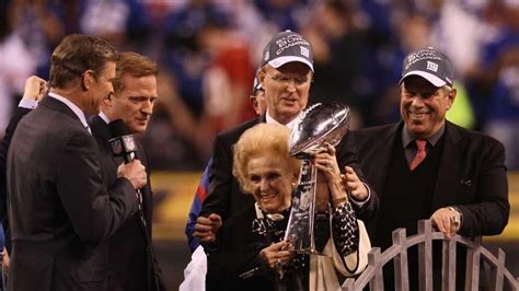 Giants co-owner Ann Mara rooting for her quarterback's brother at Super ...