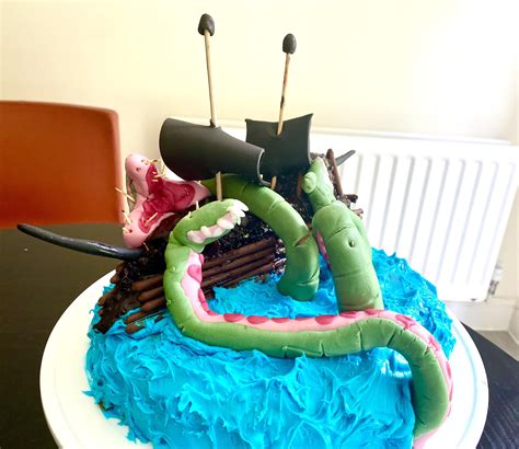 My mum made me this kraken attack cake for my birthday : r/Seaofthieves