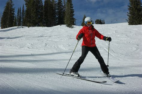 10 Beginner Skier Tips for Adults Learning How to Ski