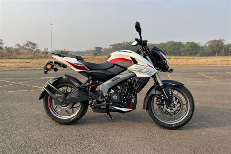 Bajaj Pulsar NS200 Price, Images, Mileage & Reviews